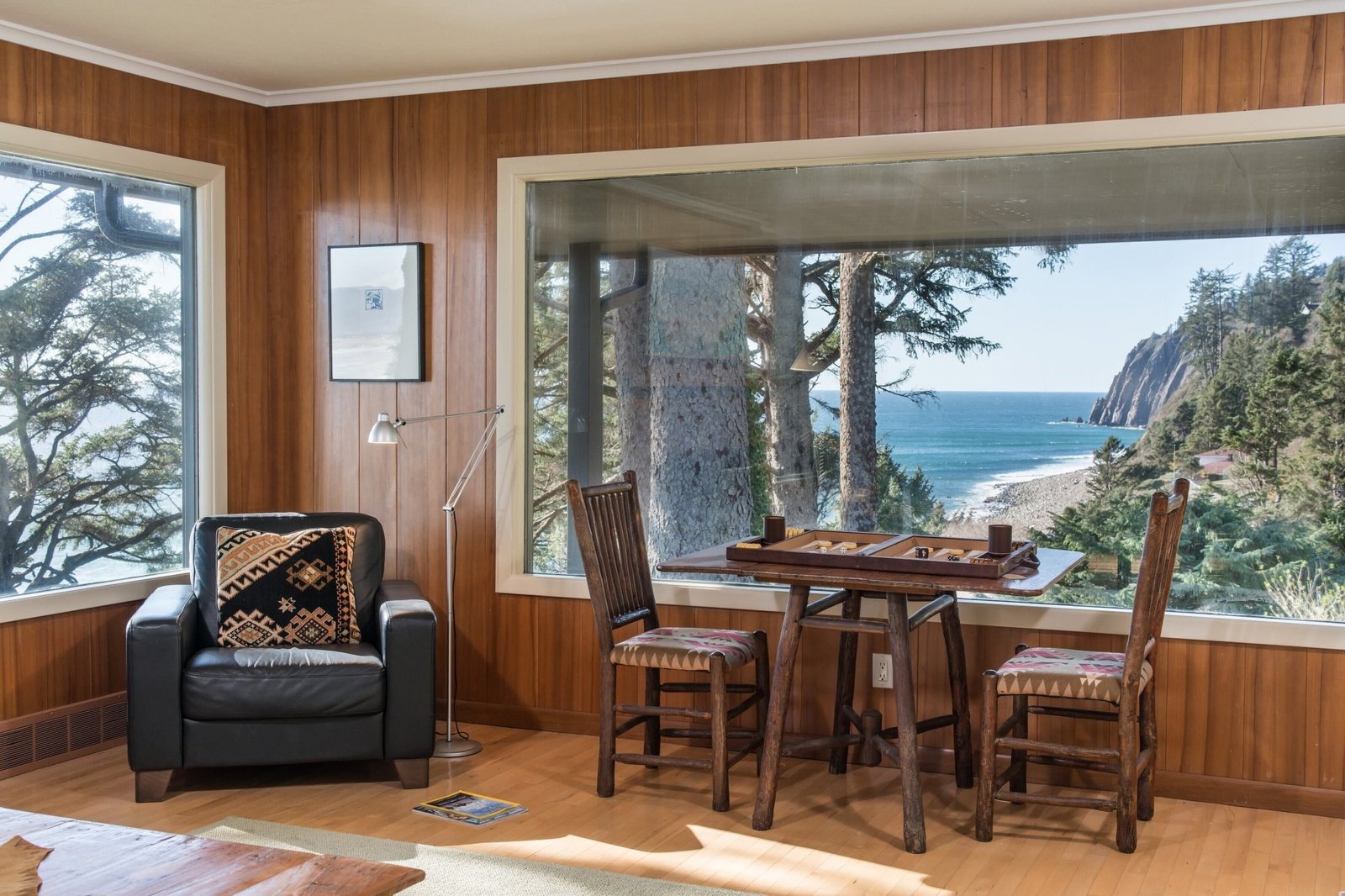 The Purcell House by Avantstay Surrounded in Lush Greenery w/ Large Yard & Ocean Views (Manzanita)