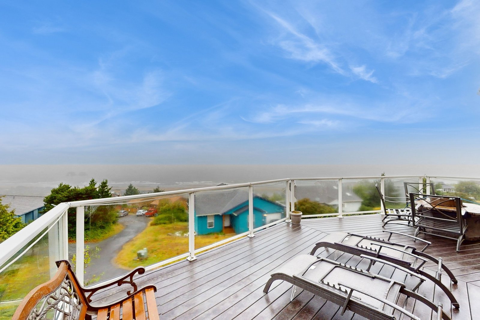 Rockaway Beach Retreat: Oceanfront Bliss with Stunning Views