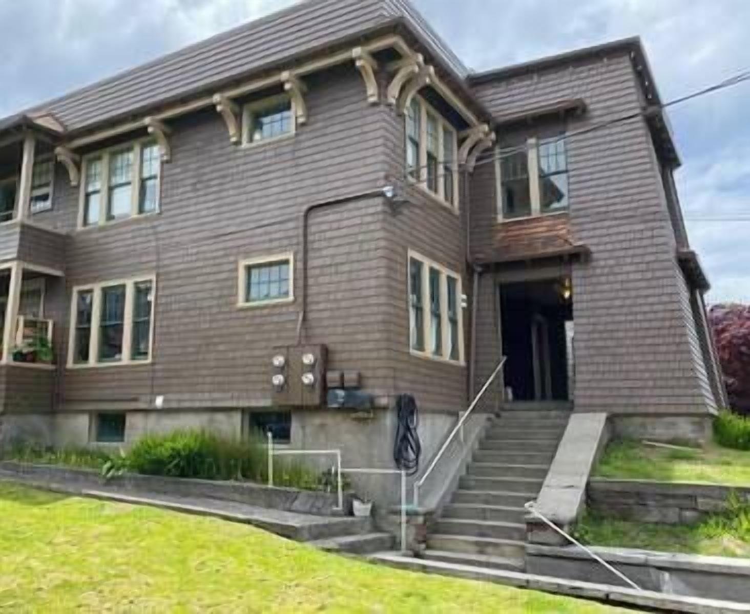 Historic Downtown Riverview Flats 1-4 and Cottages 1-2