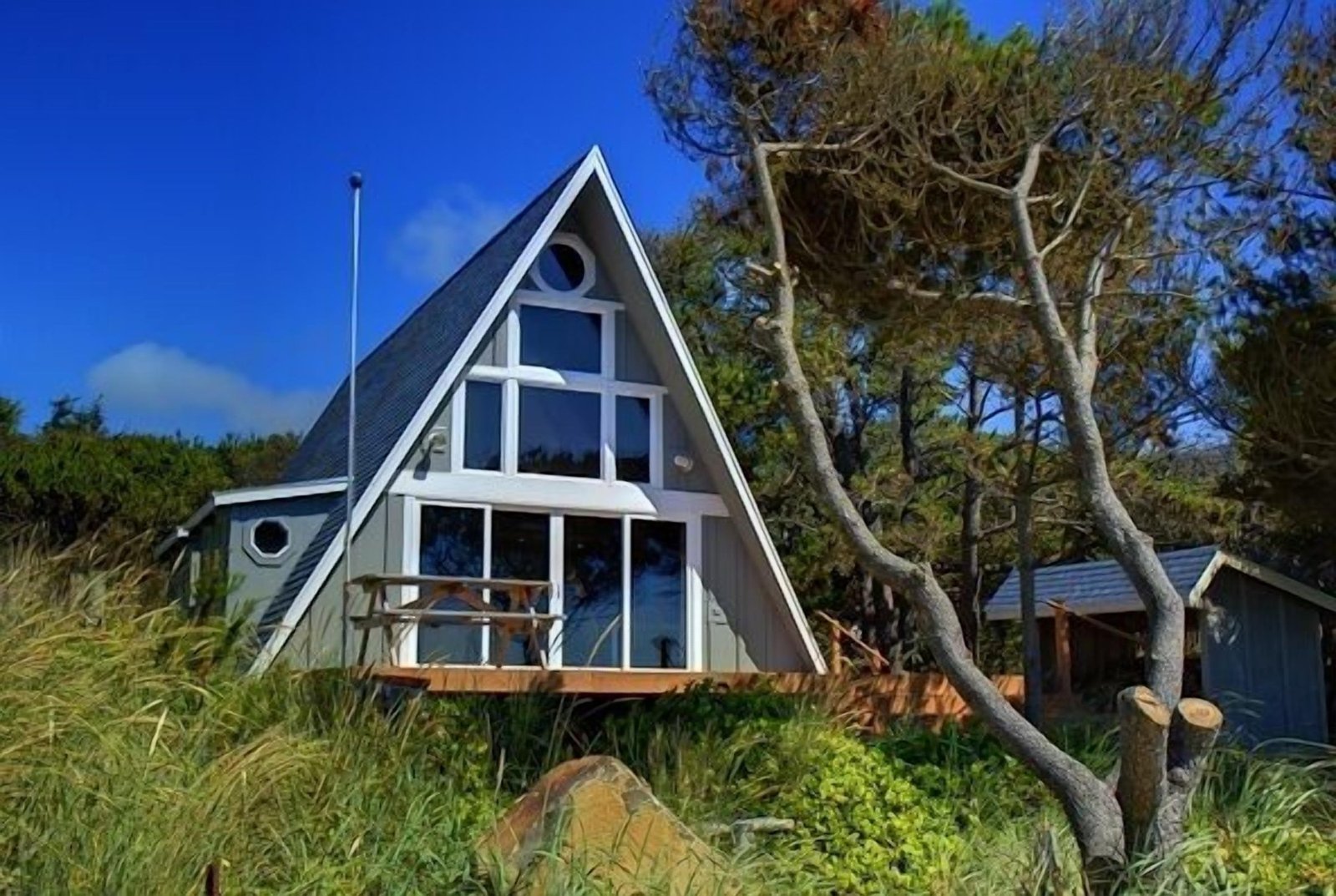 Beachfront Luxury House Built Right On The Sand With Private Low Bank Access (Rockaway Beach)
