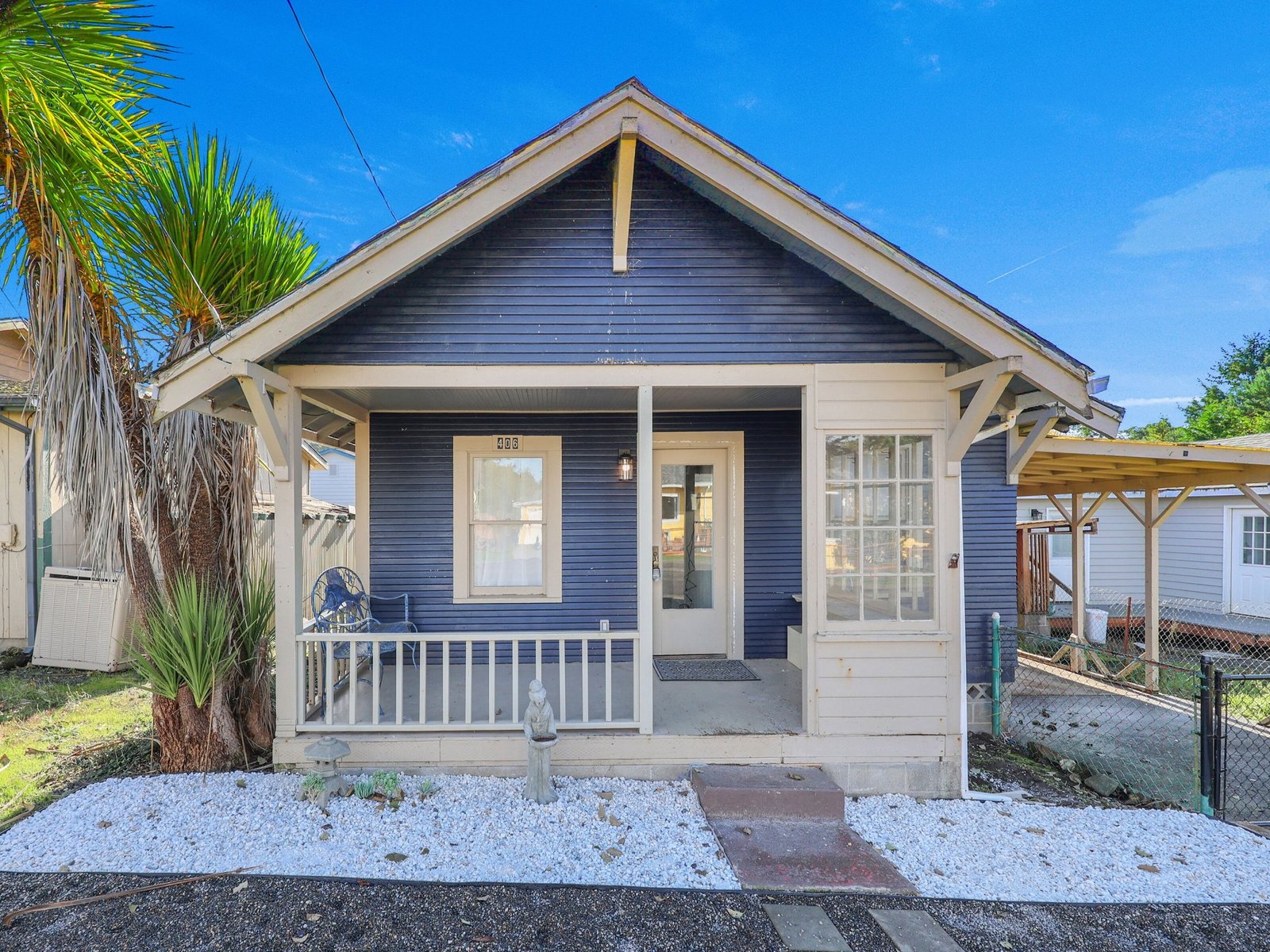 Beachwood Bungalow in Downtown Rockaway Beach