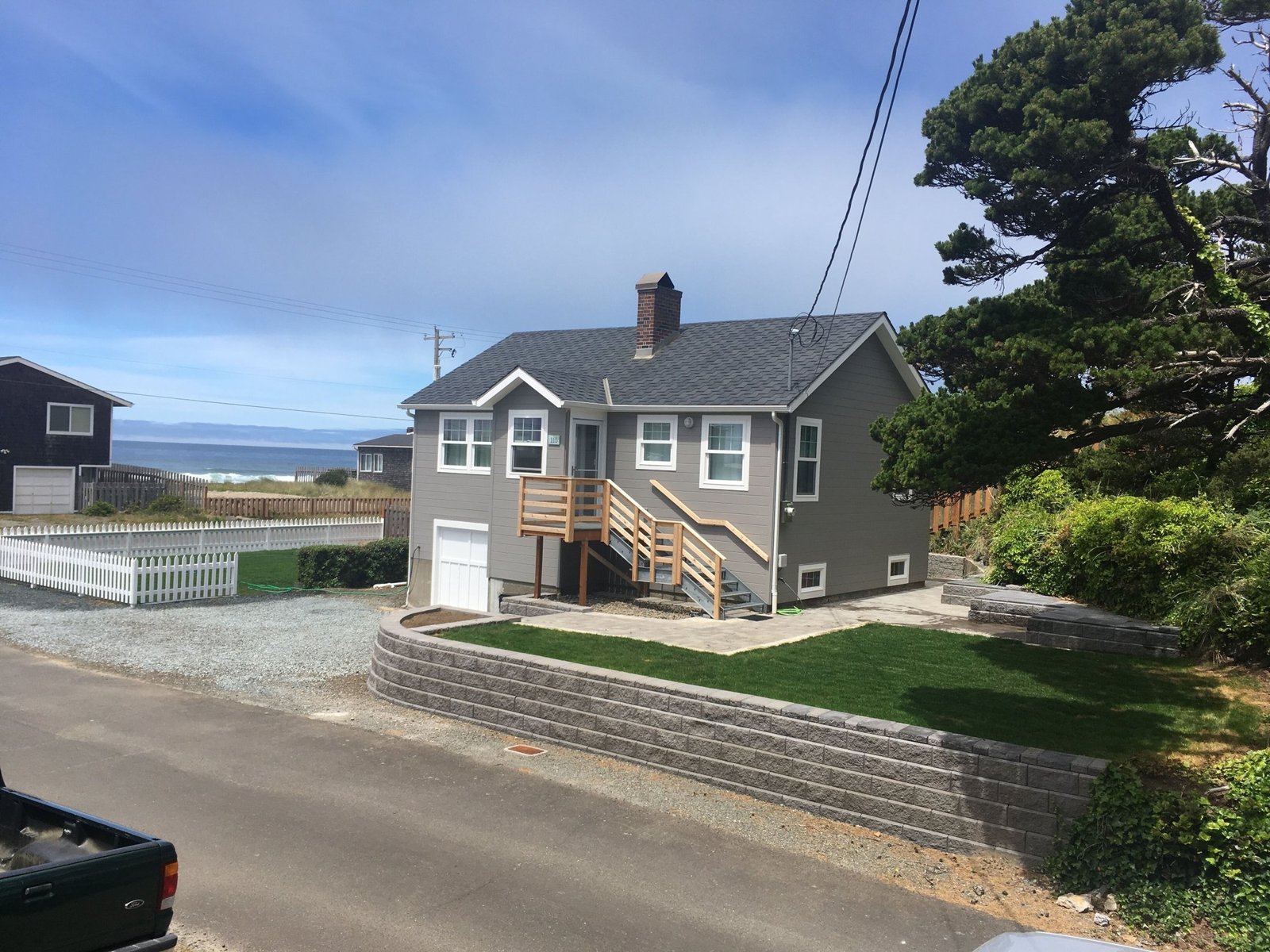 Cracker Box Palace just steps from the beach! (Rockaway Beach)